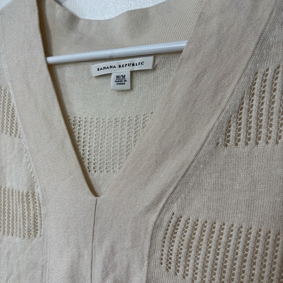 🎉4/30$🎉 Banana Republic Silk-Blend Beige Knit Top - Size Medium - Picture 2 of 6